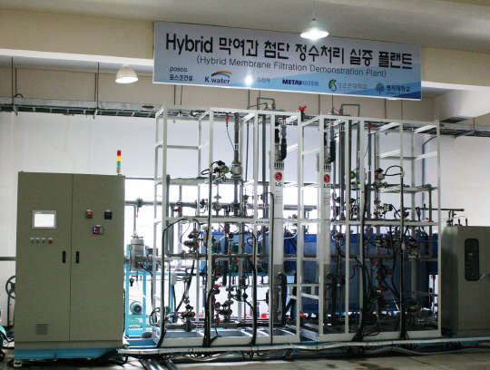 포스코건설은 환경부로부터 정수분야 환경 신기술을 인증했다고 밝혔다. 전북 완주군 고산면에 위치한 고산정수장에서 운영 중인 실증 플랜트 모습. 하루 205㎥규모의 정수 처리가 가능하다.  포스코건설 제공